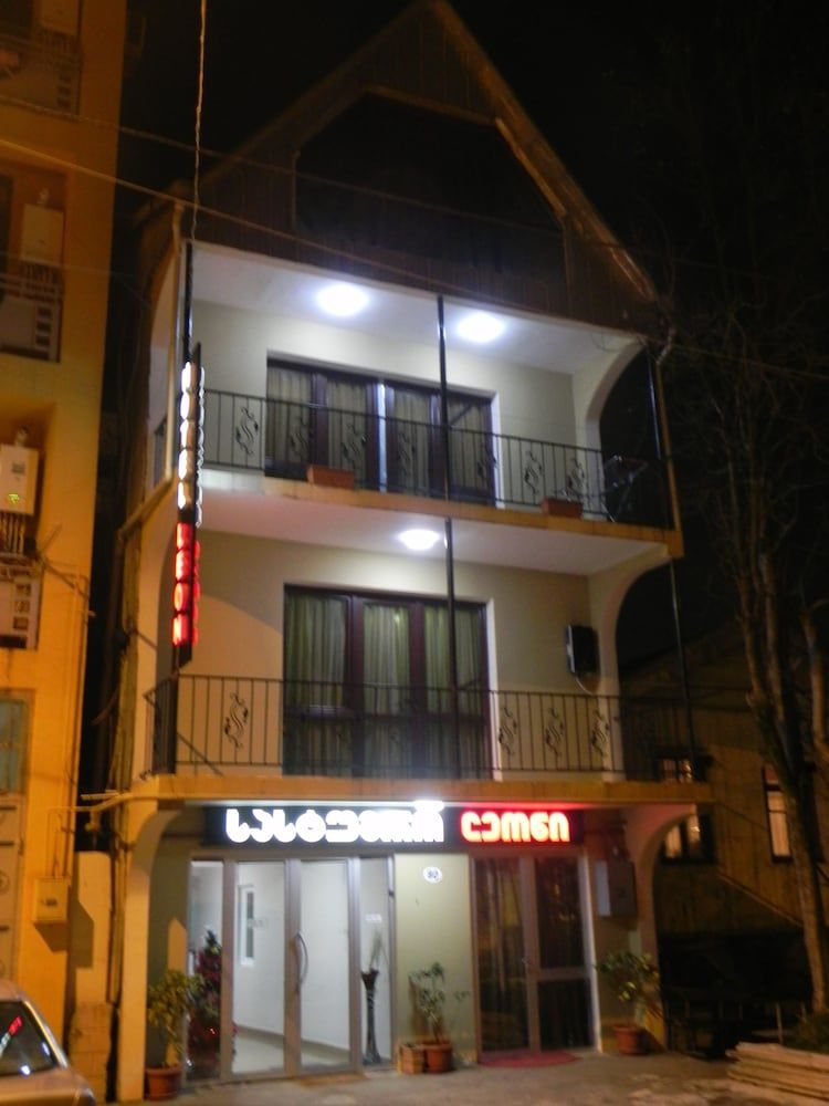 undefined Hotel Leon 3