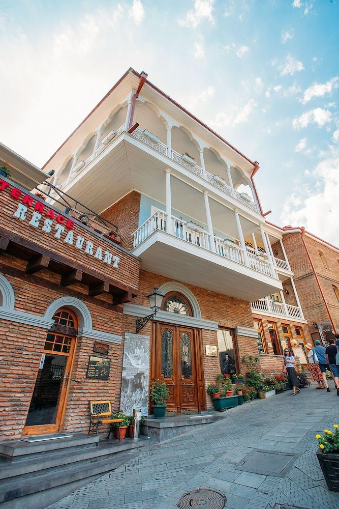 undefined Aivani Hotel 10