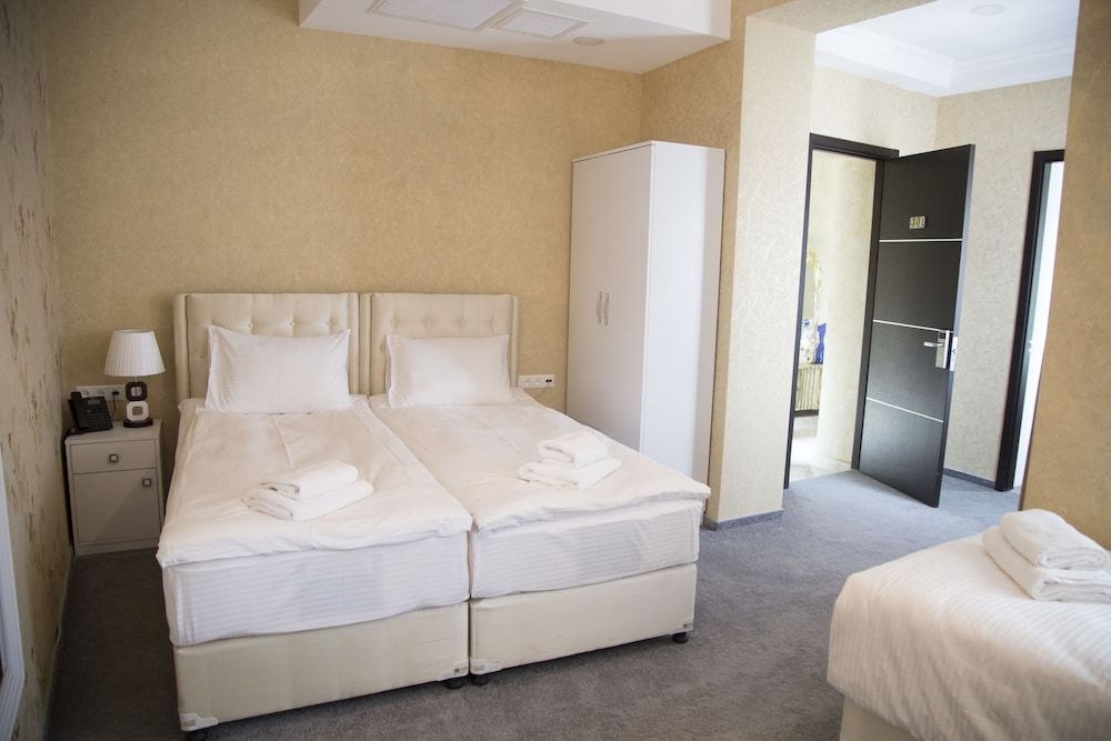 undefined Aivani Hotel 5