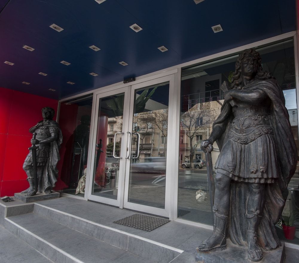 undefined London Palace 6