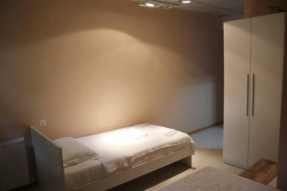 undefined London Palace 9