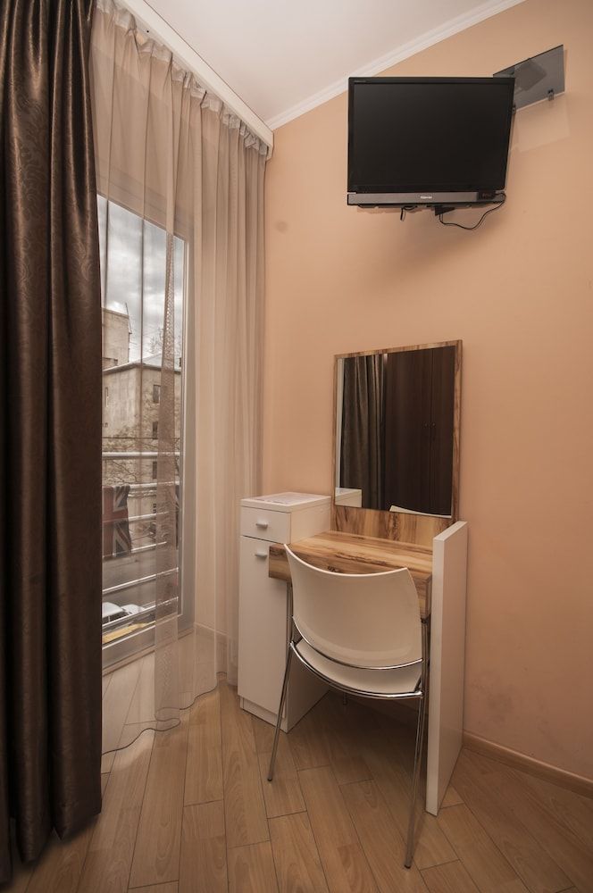 London Palace Standard Double Room 2