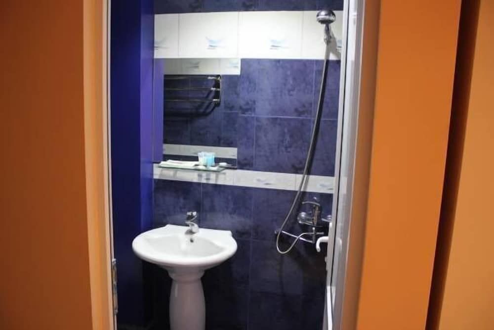 undefined London Palace 10