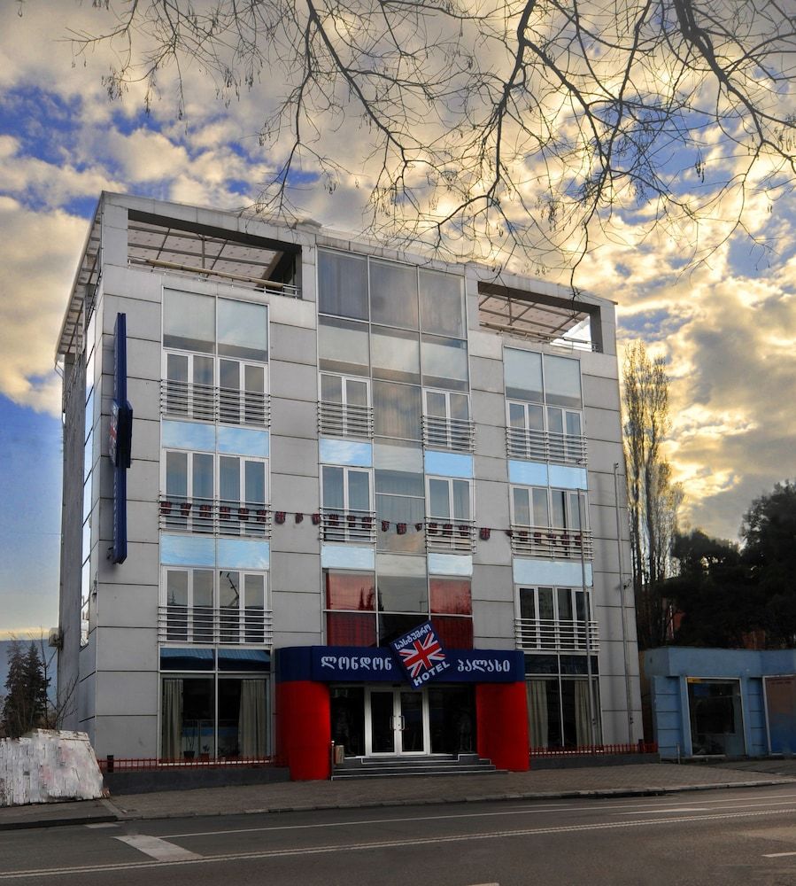 undefined London Palace 7