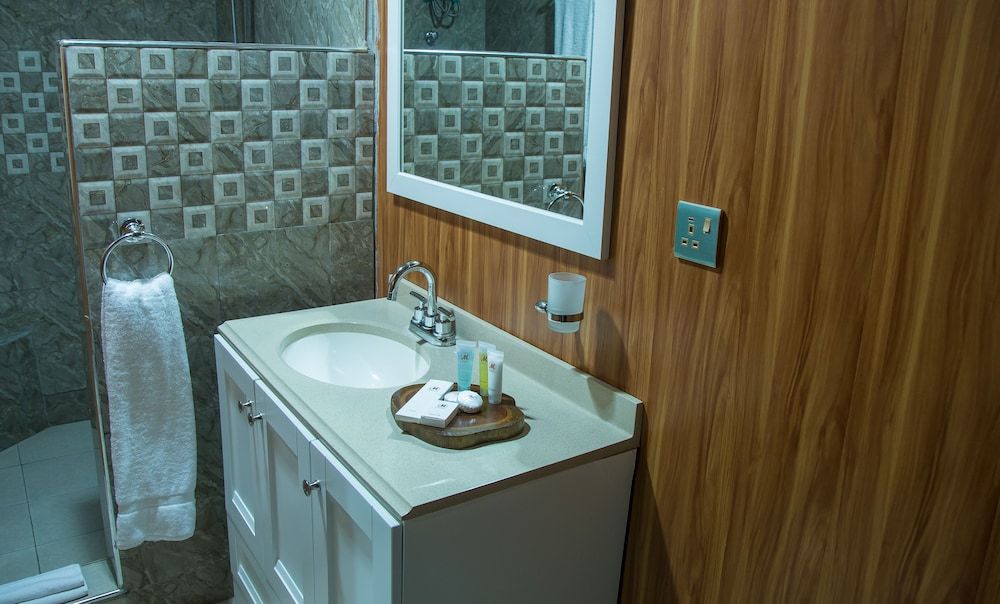 Maaha Beach Resort Executive Suite 5