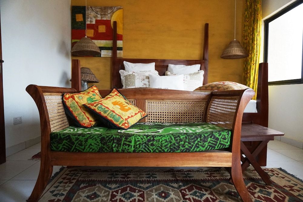 Accra Royal Castle Apartments & Suites Luxury Suite, 1 King Bed, Terrace, Poolside 5