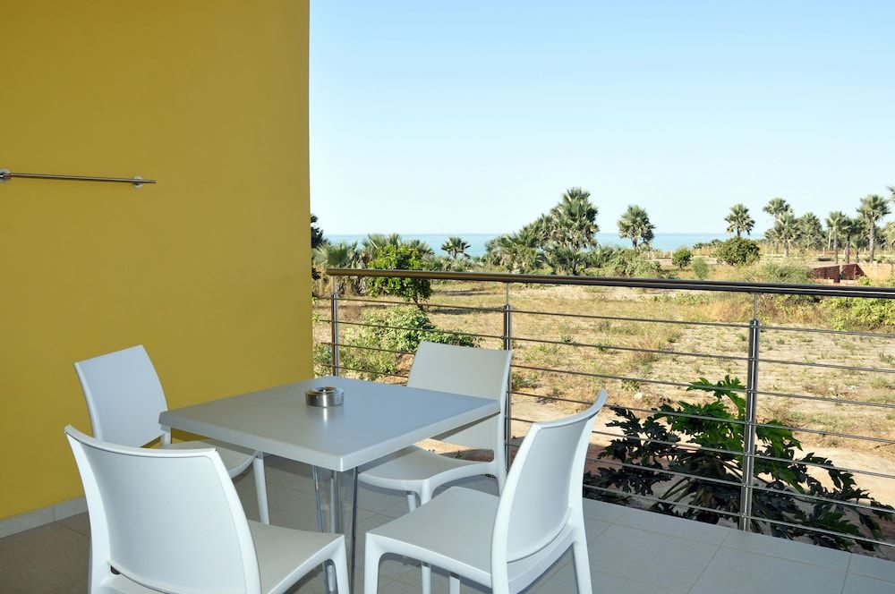 Leo's Beach Hotel & Restaurant - Adults Only Suite 4