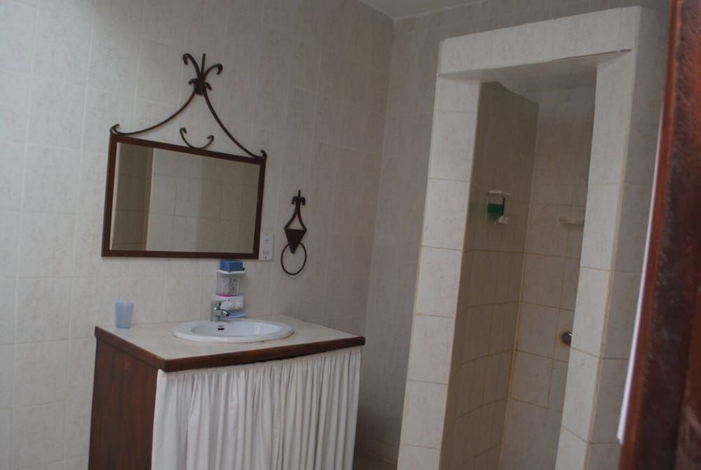 Roc Heights Lodge Standard Suite 8