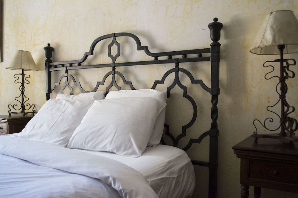Standard Suite, 1 Queen Bed (Magia)