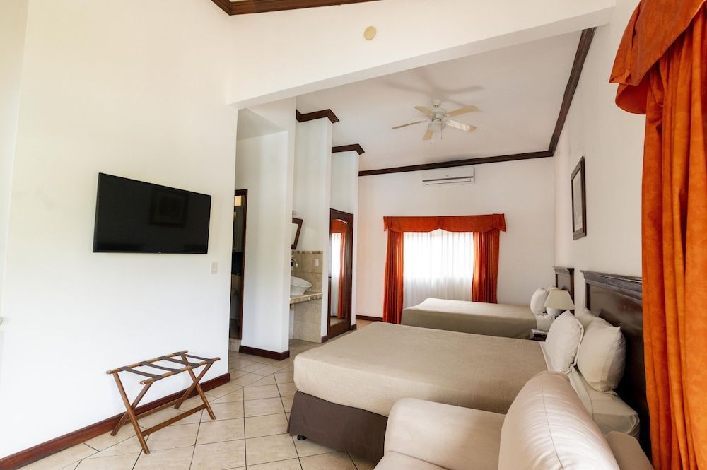 Hotel Cayman Suites Junior Room, 1 Bedroom, Beach View 3