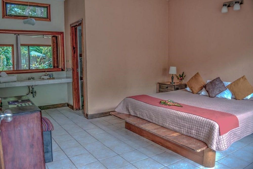 Hotel Jaguar Inn Tikal Deluxe King Room 3