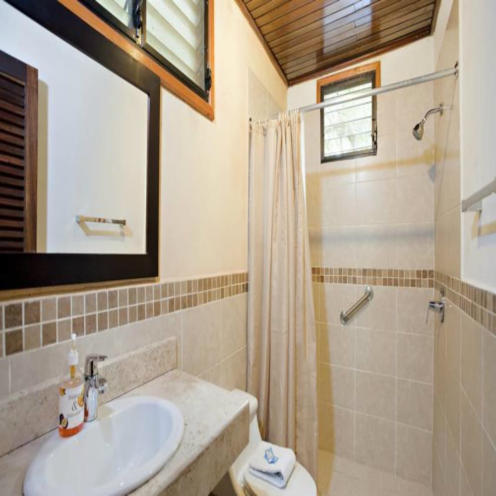 Hotel Jaguar Inn Tikal Family Room 6