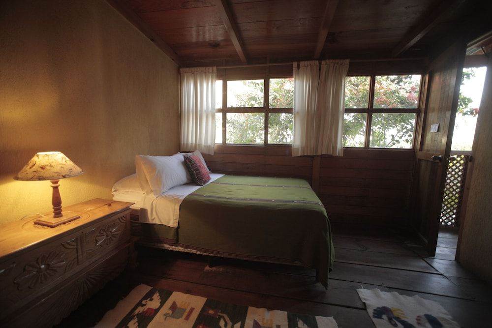 Orange Tree Room, 1 Queen Bed, Shared Bathroom, Upstairs