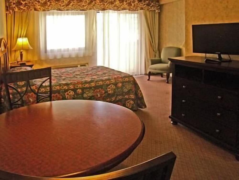 Guam Airport Hotel Studio