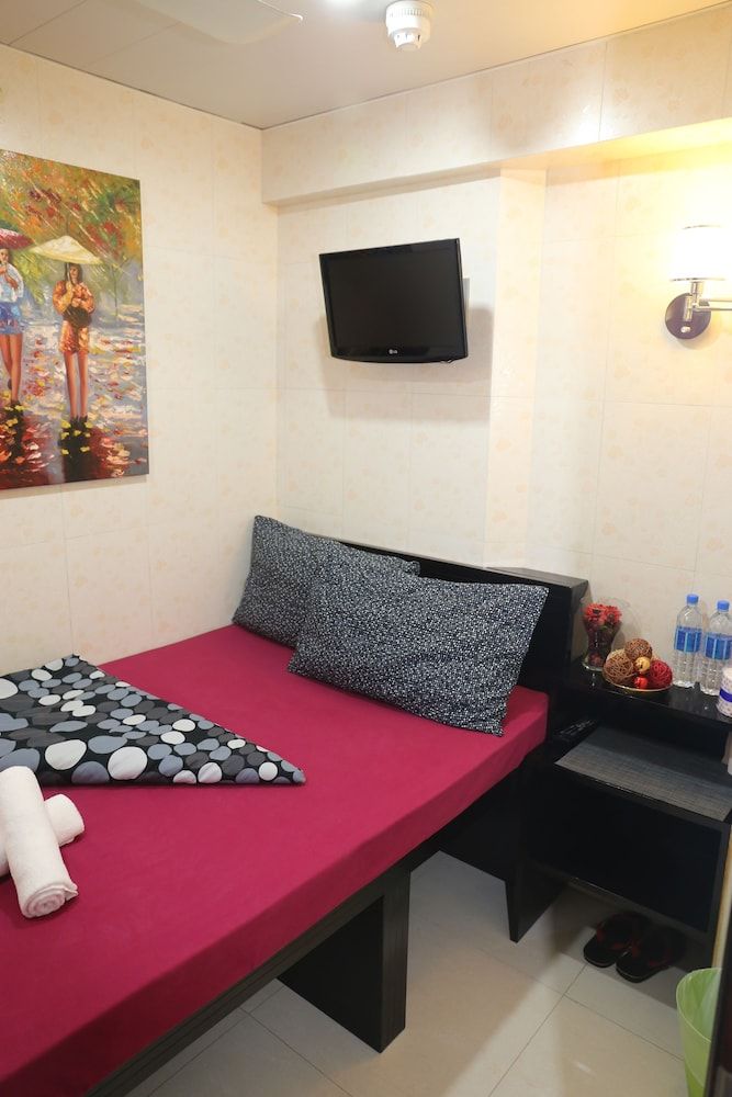 1 Family and 1 Double Room for 6 People