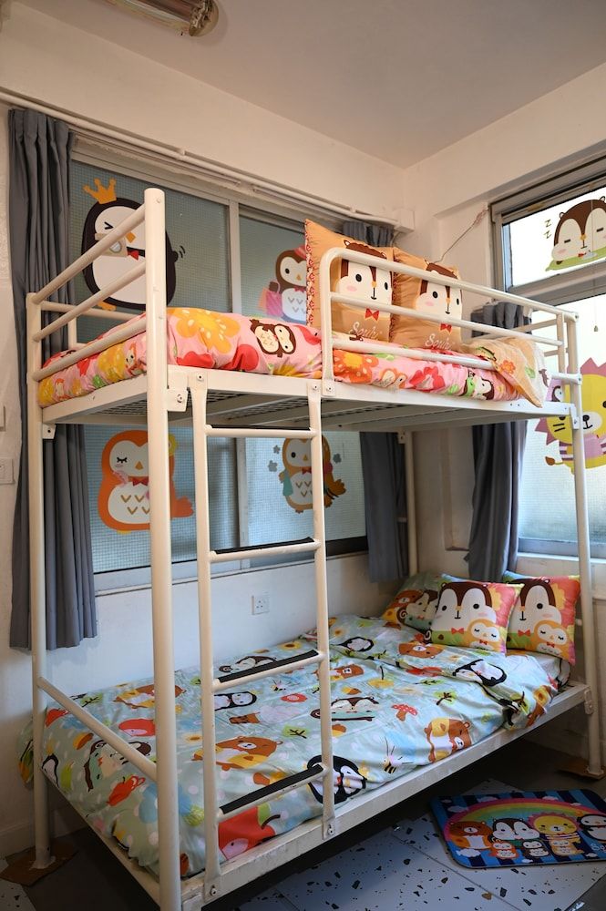 4-Person Room with 1 Double Bed and 1 Bunk Bed