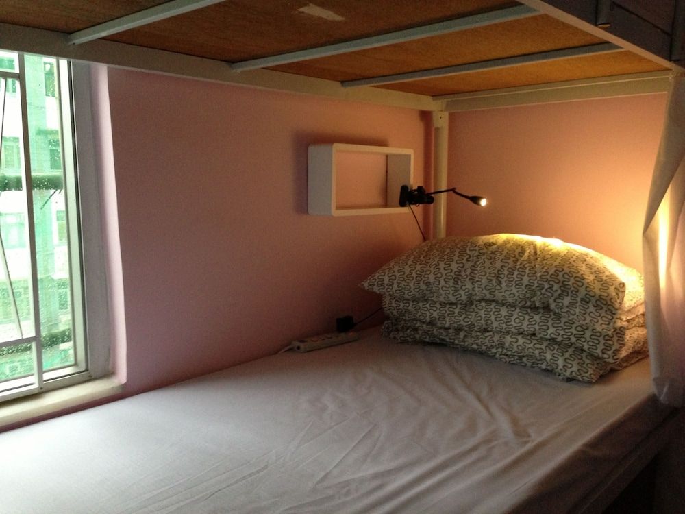 One bed in Shared Dormitory, Women only (6-Bed)