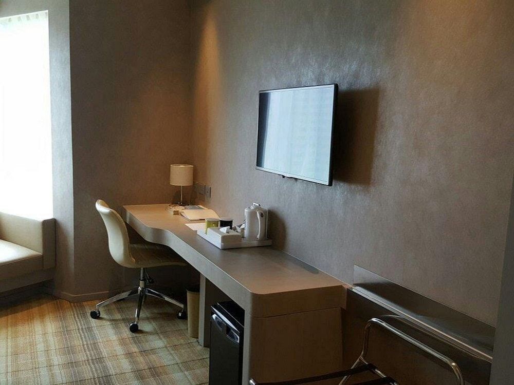 Holiday Inn Express Hong Kong Mongkok by IHG Standard Room 10