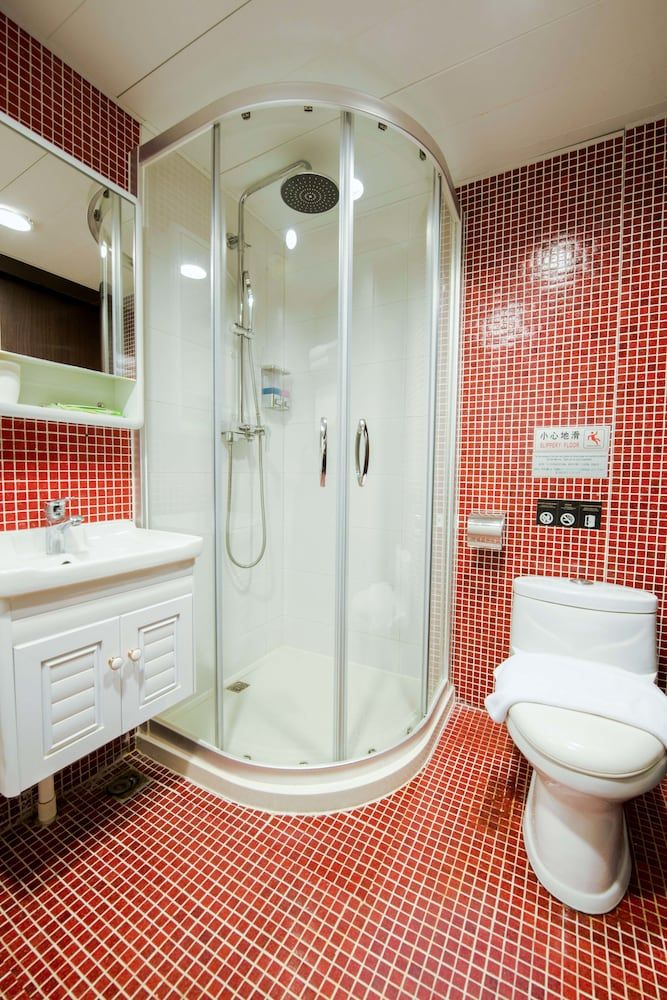 Metroplace Olympic Hotel Family Room 2