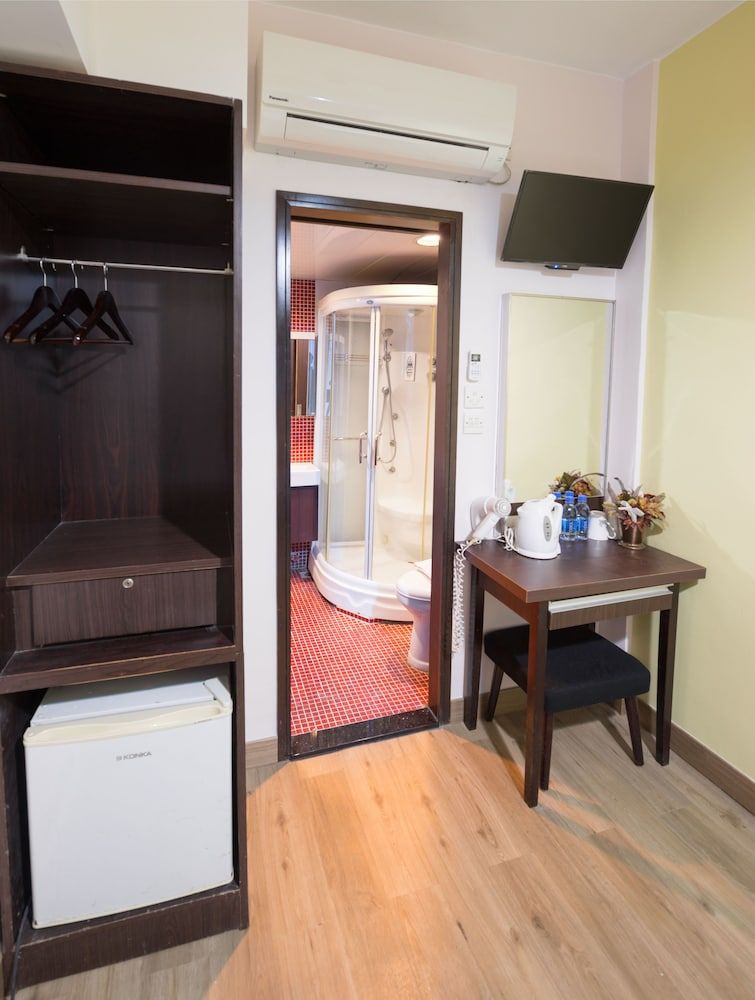 Metroplace Olympic Hotel Family Room 4