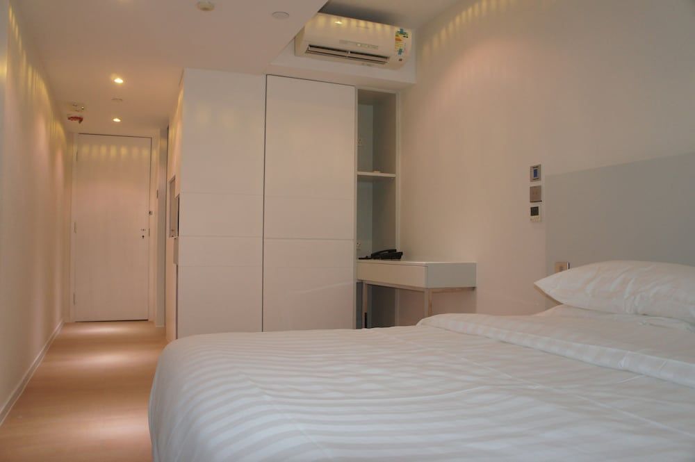 undefined Homy Central 8