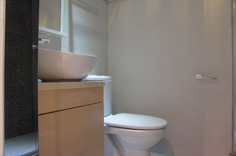 Homy Central Deluxe Twin Room 6