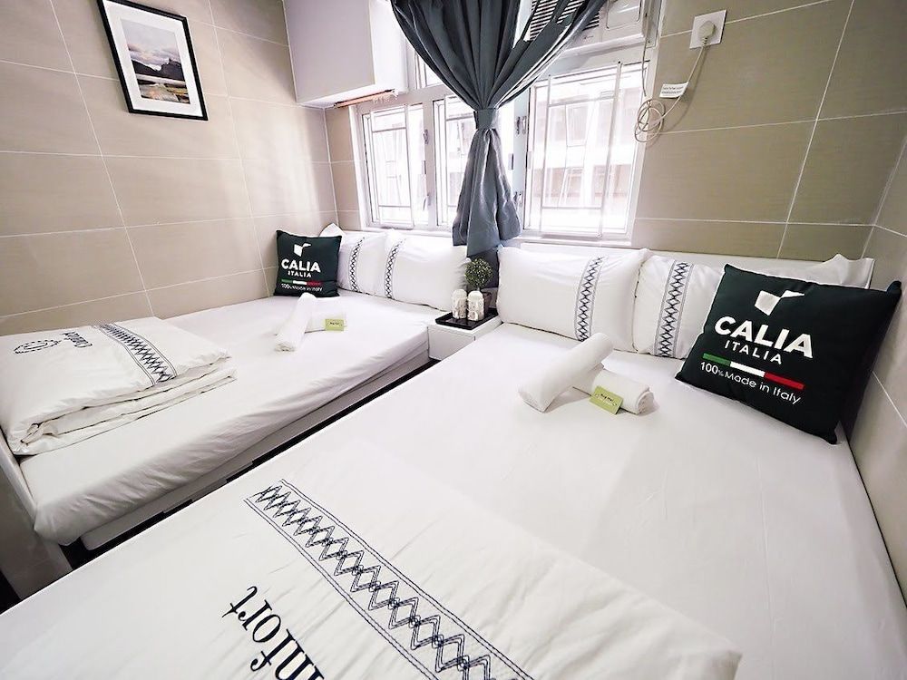 Group of 8 People ( 1 Double Room)