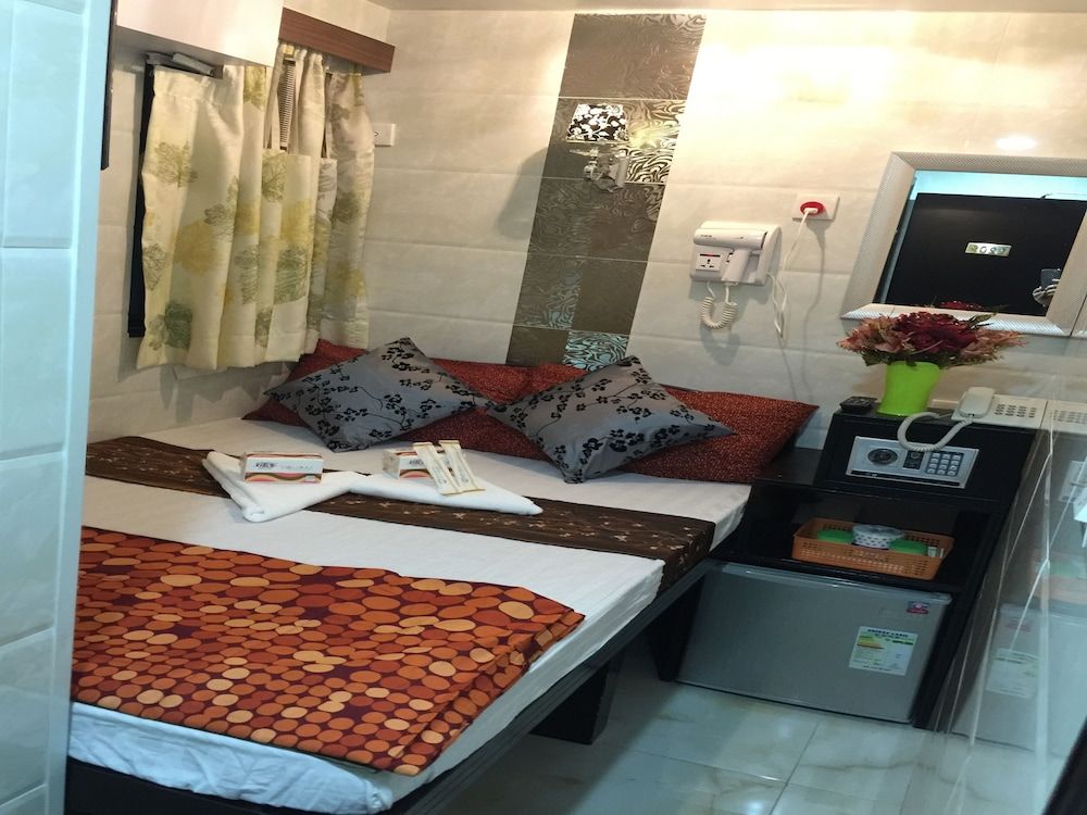 Hi-Inn Standard Double Room 11