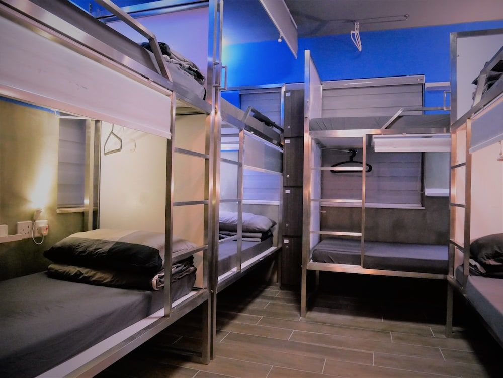 Urban Pack - Hostel 8 Person Mixed Dormitory (Shared Bathroom)