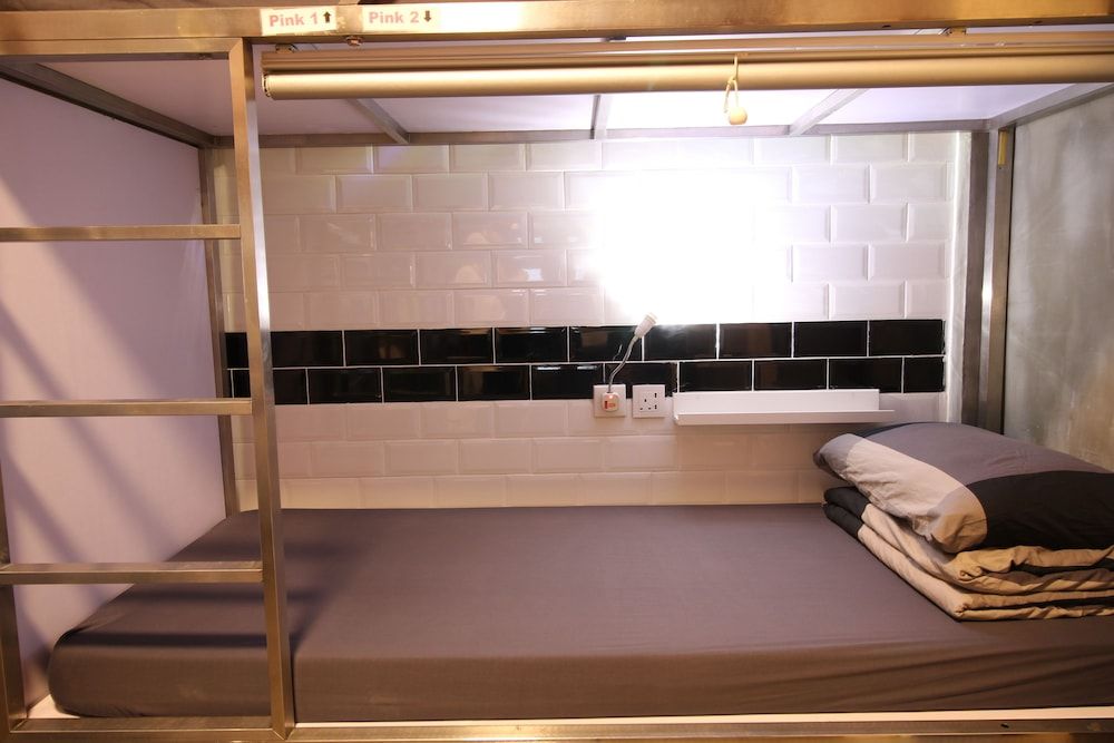 Urban Pack - Hostel 8 Person Mixed Dormitory (Shared Bathroom) 6