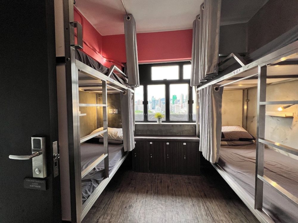 Urban Pack - Hostel 8 Person Mixed Dormitory (Shared Bathroom) 7