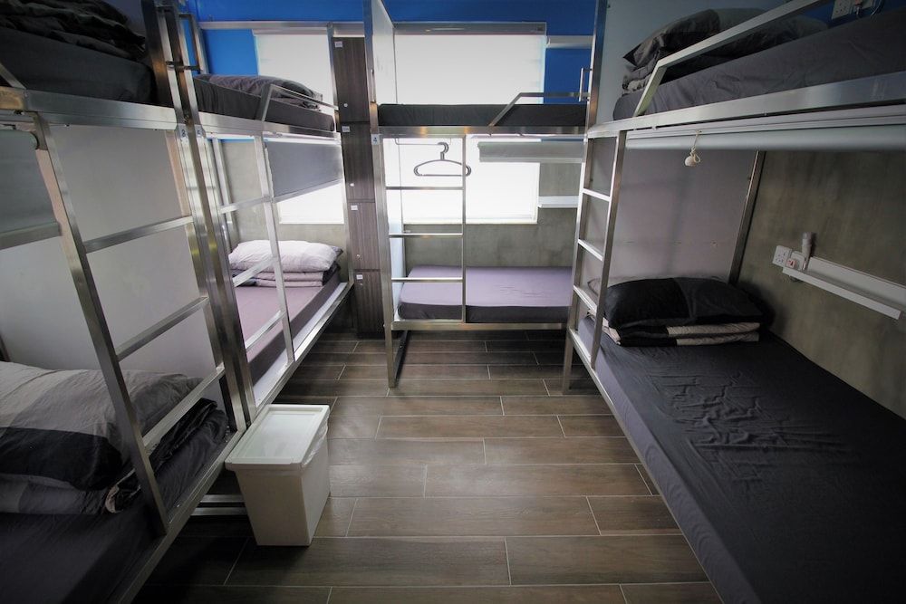 Urban Pack - Hostel 8 Person Mixed Dormitory (Shared Bathroom) 2