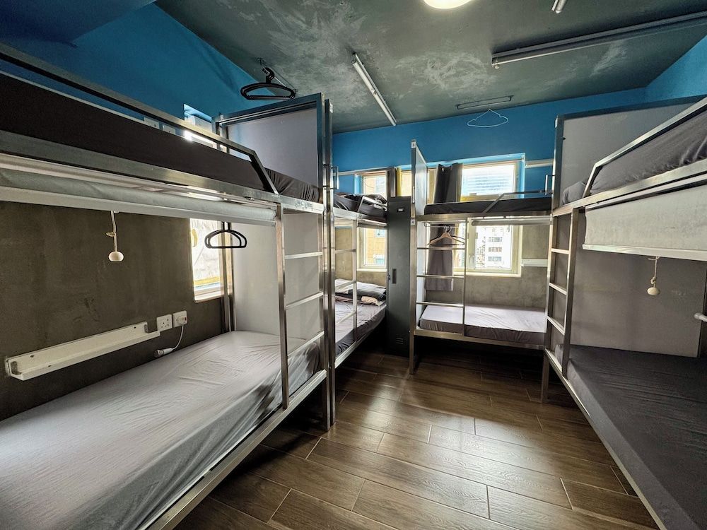 Urban Pack - Hostel 8 Person Mixed Dormitory (Shared Bathroom) 3