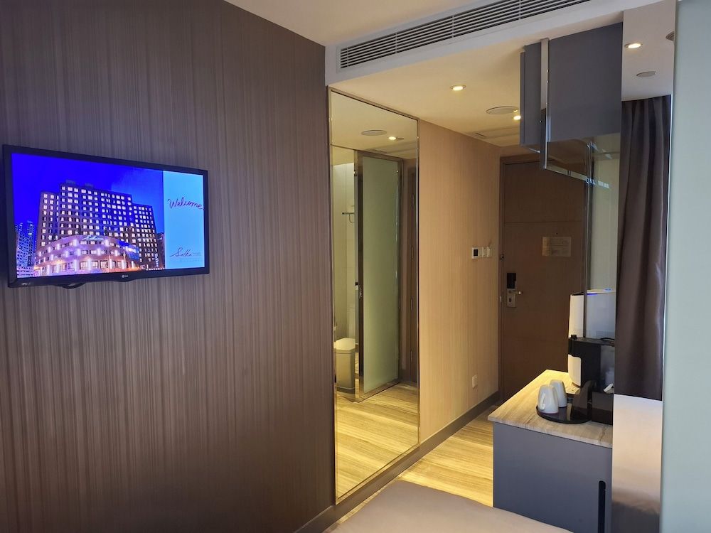 Silka Tsuen Wan Hong Kong Deluxe Double Room 5