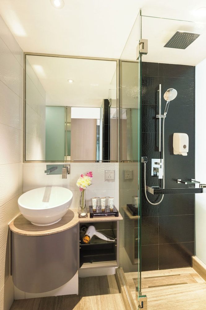 Silka Tsuen Wan Hong Kong Deluxe Double Room 3