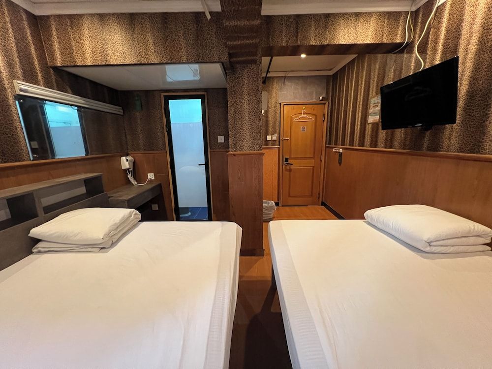 Standard Quadruple Room, No Windows