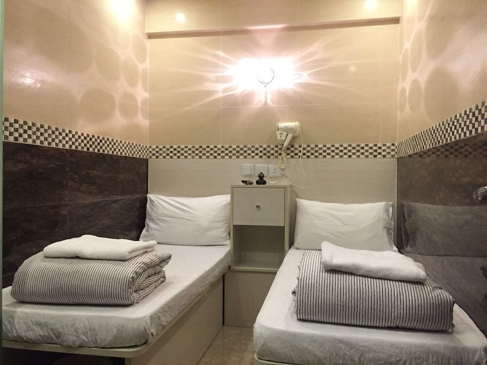 Standard Twin Room, No Windows