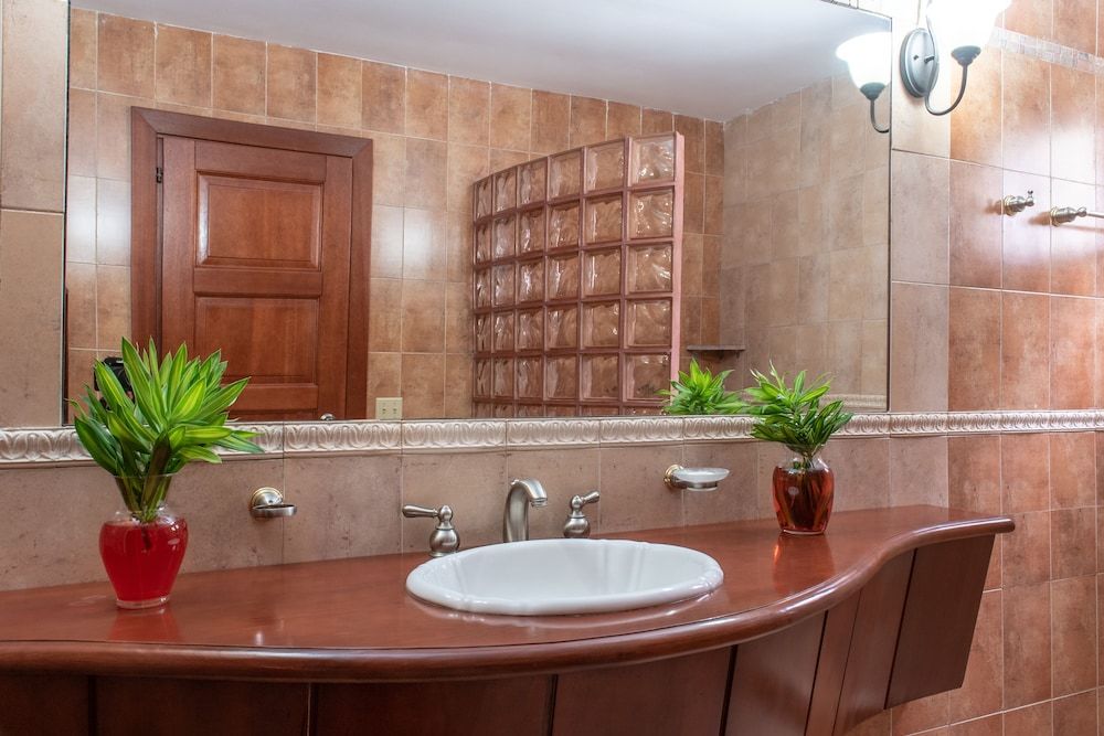 West Bay Colonial Standard Quadruple Room 8