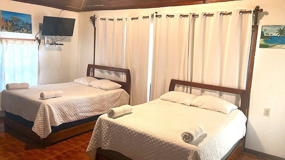 Coconut Tree West Bay Beach Front Cabin, two Queen beds, 2nd level 2