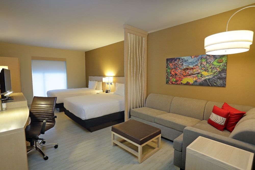 Room, 2 Queen Beds (High Floor, No Sofabed)
