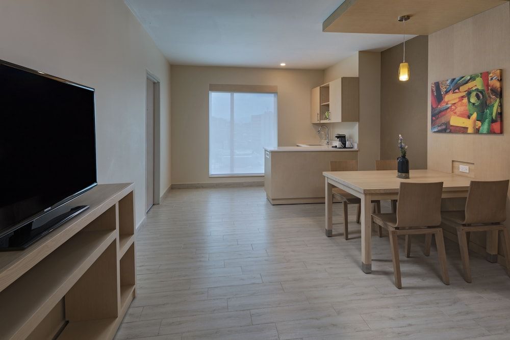 Suite, 1 King Bed (HP)