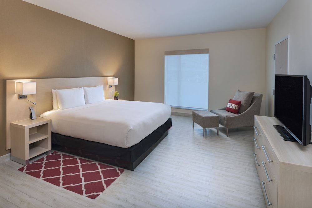 Standard Room, 1 King Bed