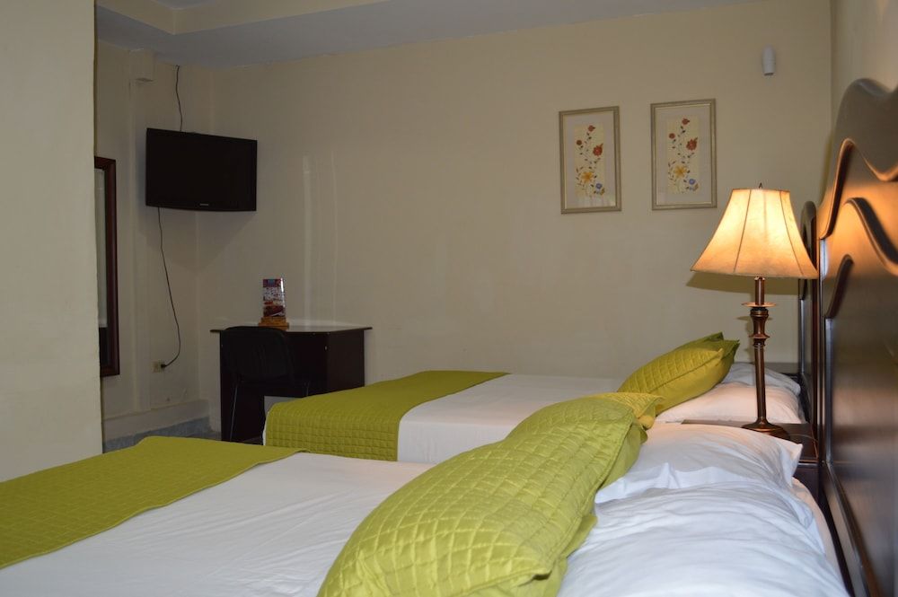 Hotel Verona Deluxe Double Room, 2 Queen Beds