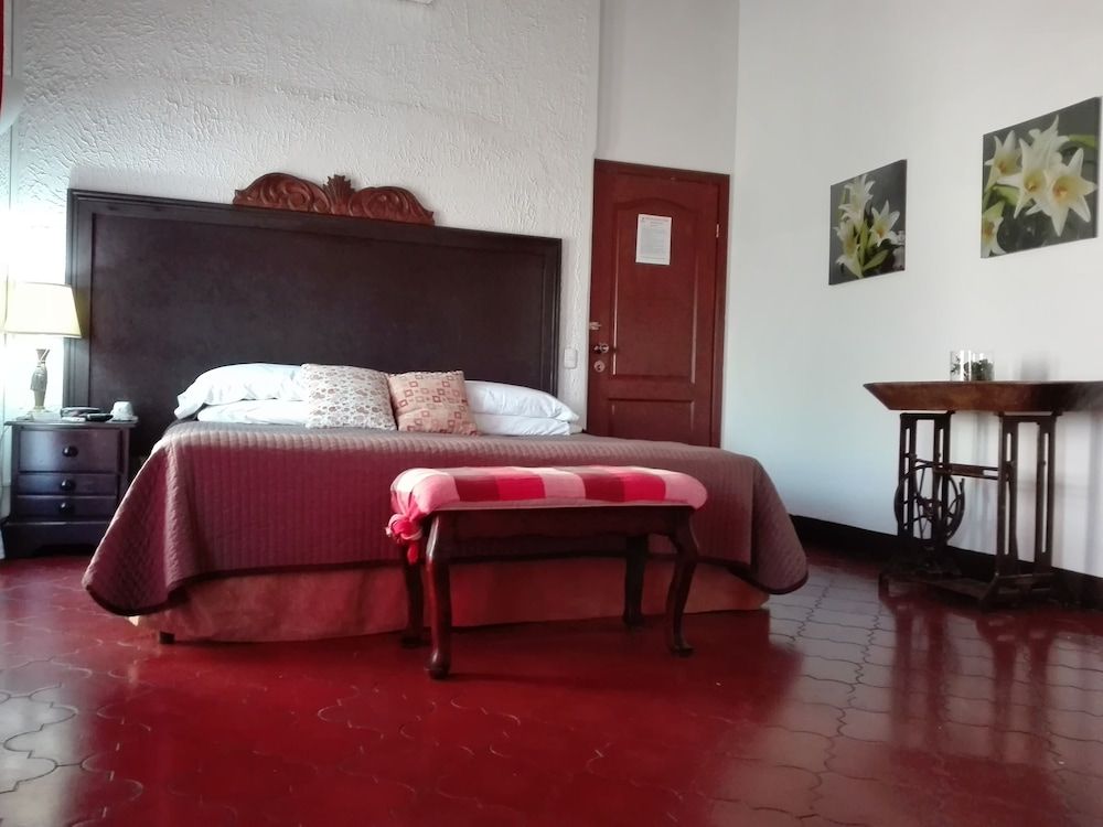 Deluxe Suite, 1 King Bed, Refrigerator, City View
