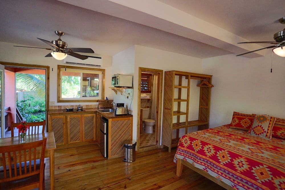 Posada Seremein Deluxe Studio, Kitchenette, Oceanfront 3