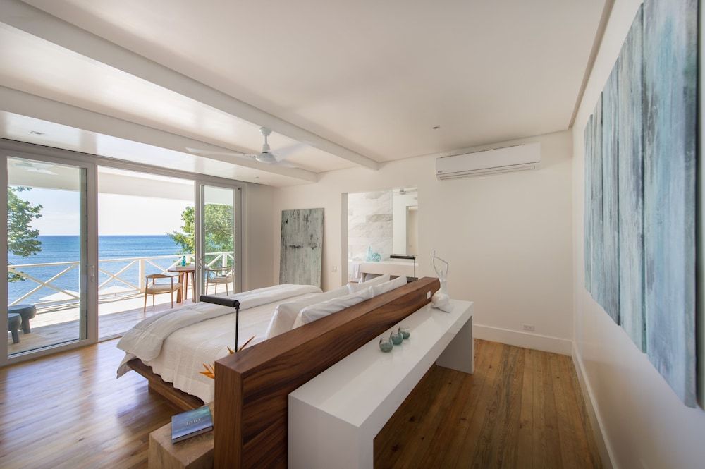 Ibagari Boutique Hotel Deluxe Room, 1 King Bed, Ocean View 3