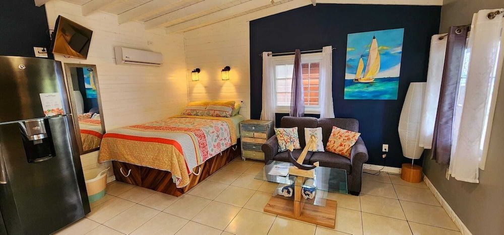 Premium Studio, Queen, Pool View, Balcony/Patio, Kitchen