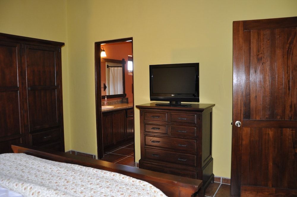 West Bay Lodge Luxury Condo, 2 Bedrooms 2