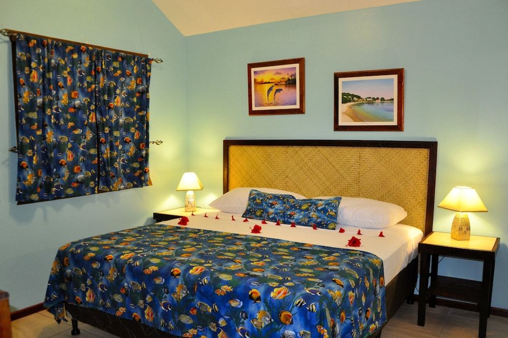 West Bay Lodge Honeymoon Bungalow, 1 King Bed 2