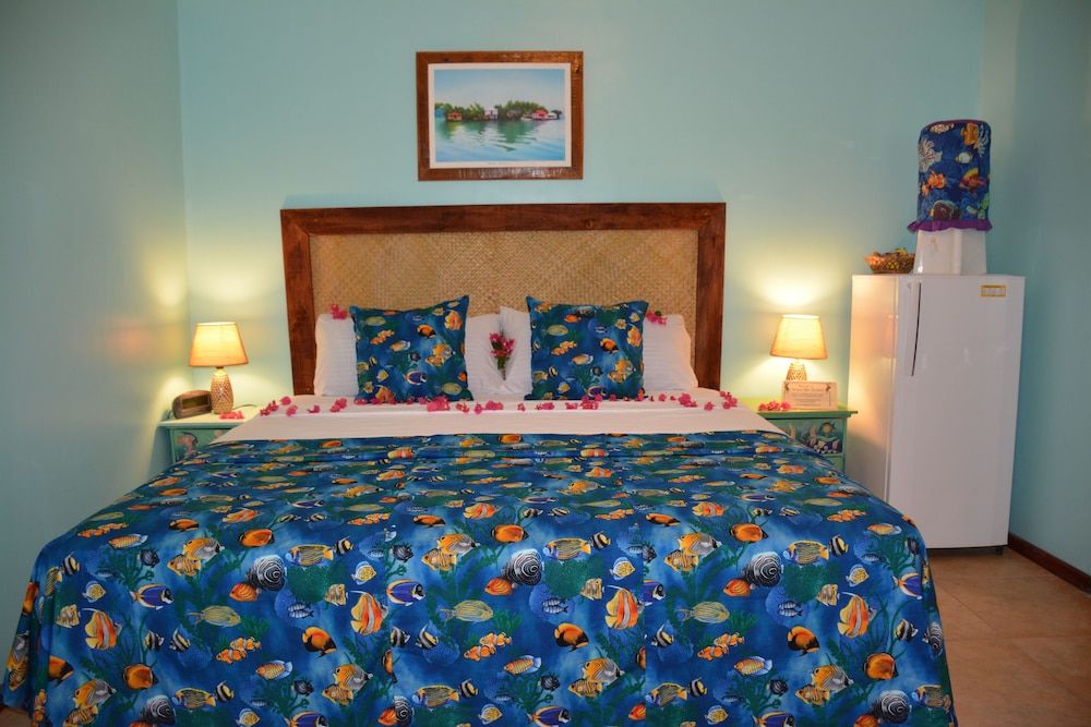 West Bay Lodge Honeymoon Bungalow, 1 King Bed 4